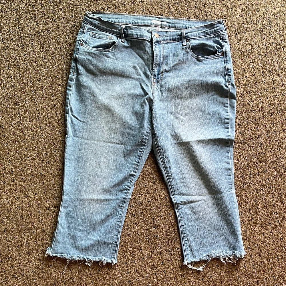 Old Navy Cropped Curvy Fit Jeans - size 16